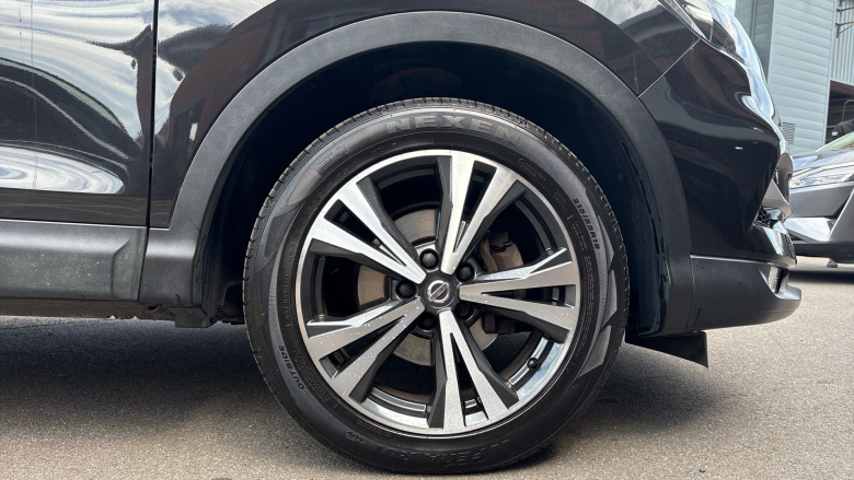 Nissan Qashqai 1.2 DiG-T N-Connecta 5dr Petrol Hatchback